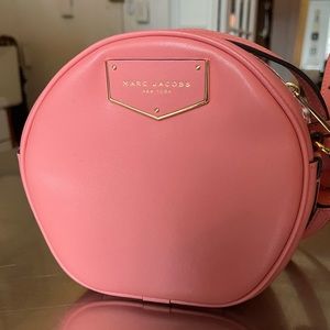 Marc Jacobs crossbody bag - like new.